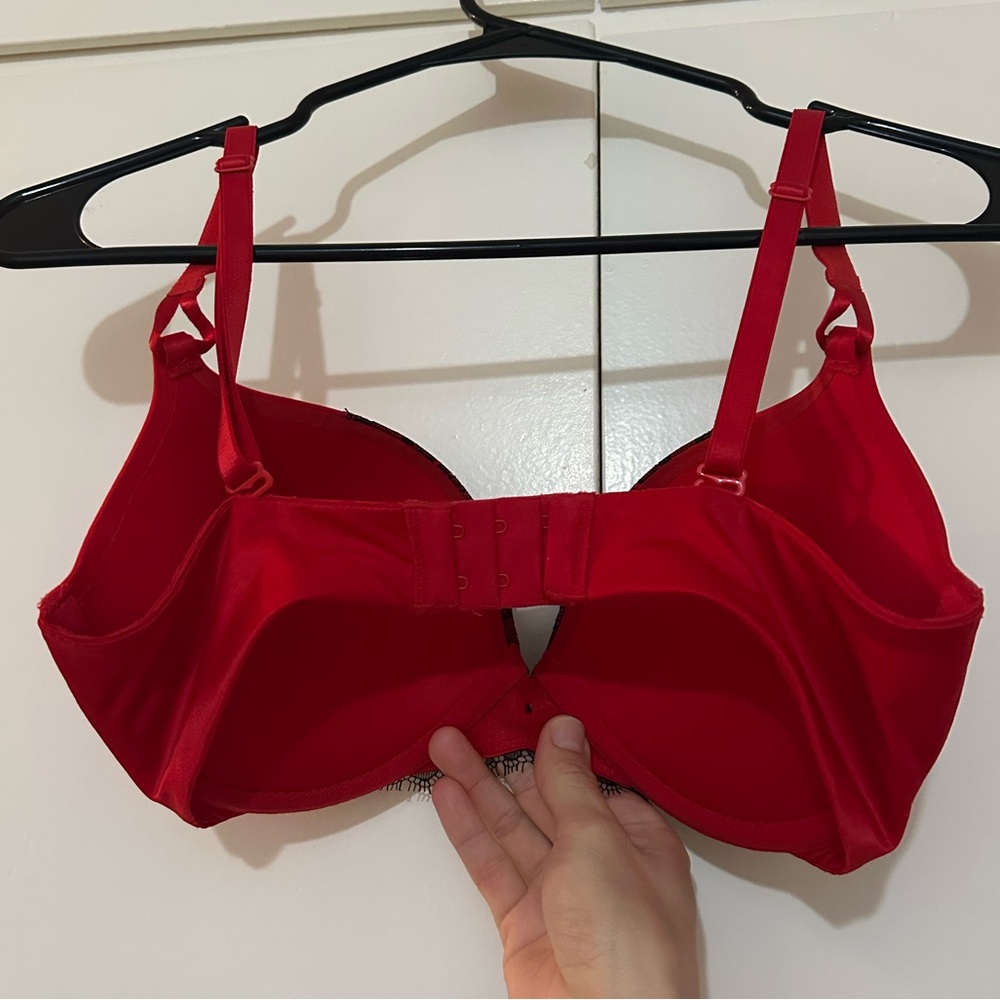 Victoria’s Secret Miraculous Plunge Bra 34D - Picture 6 of 6